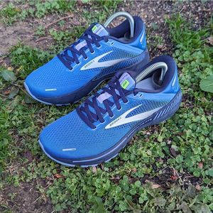 BROOKS ADRENALINE GTS 22 - Women's Athletic Shoes - SIZE  8.5B